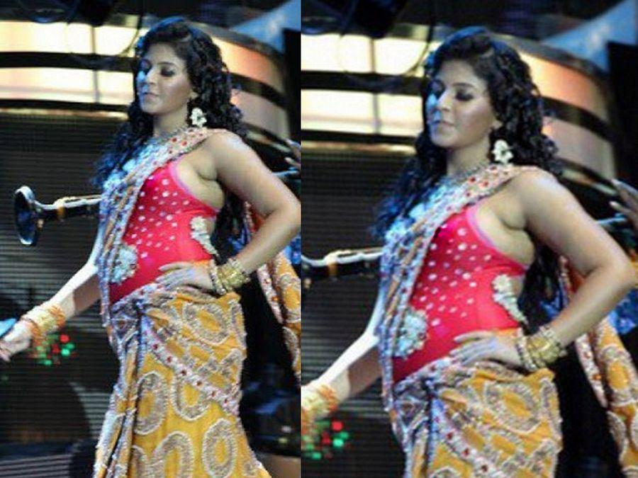 Actress Anjali Never Seen Navel Cleavage Show in Sexy Photo Gallery