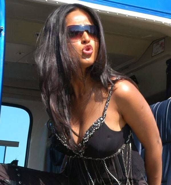 Actress Anushka Shetty Sexy Gallery