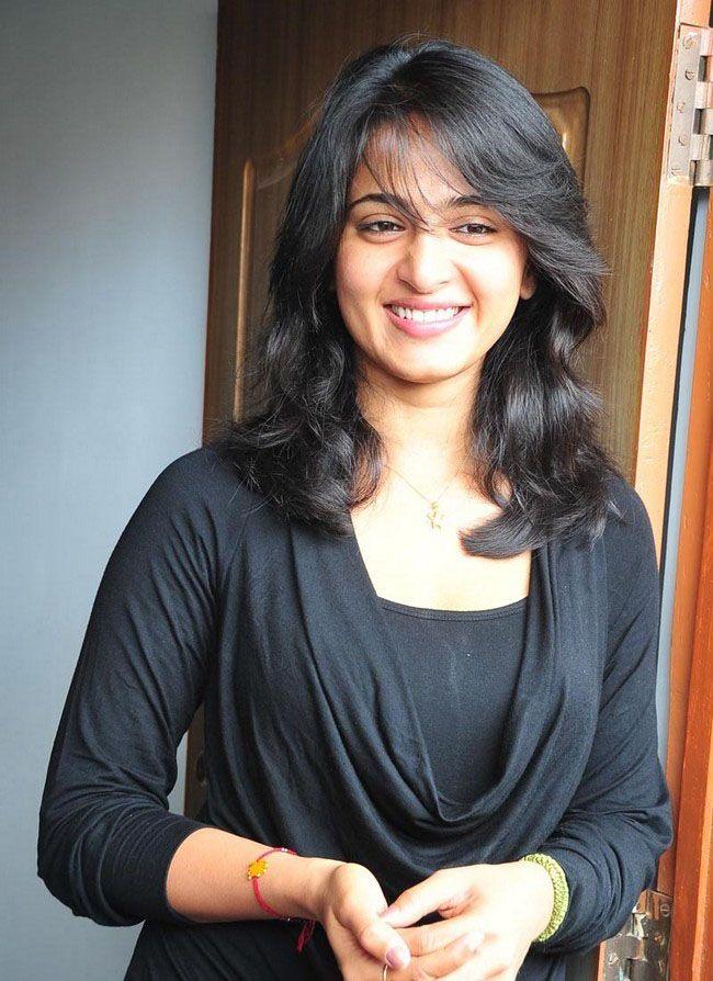 Actress Anushka Shetty Unseen Hot & Spicy Glamorous Pictures