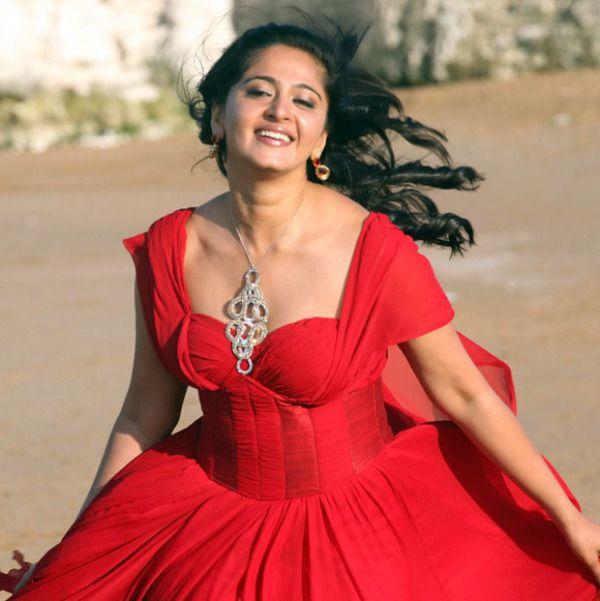 Actress Anushka Shetty Unseen Hot & Spicy Glamorous Pictures