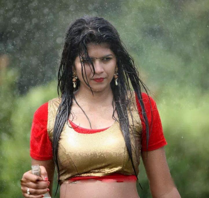 Actress Apoorva Rai Showing Wet Navel Photos