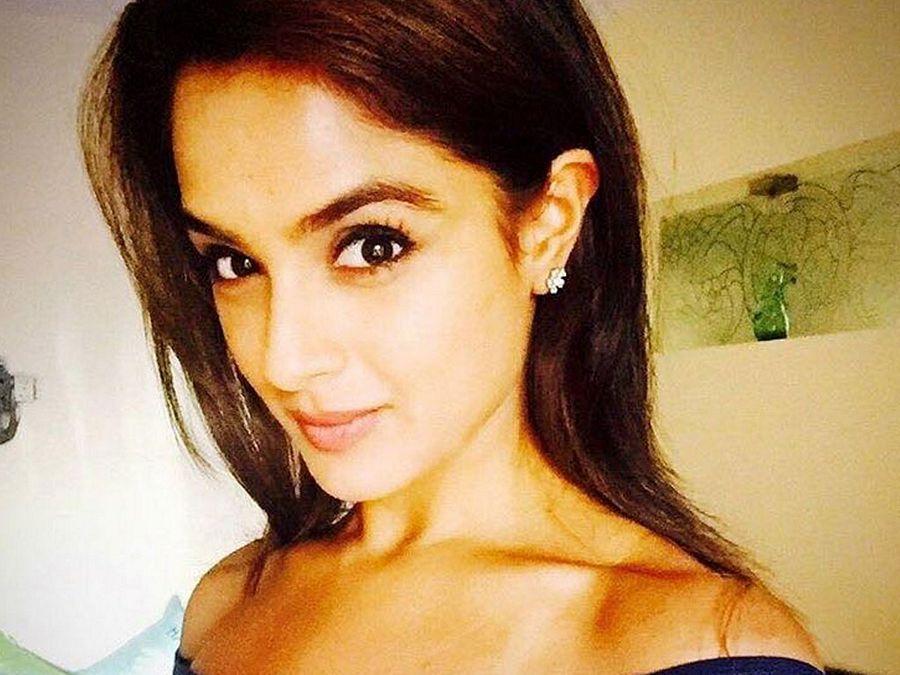 Actress Asmita Sood Hot & Spicy Unseen Photos are too Hot to Handle!