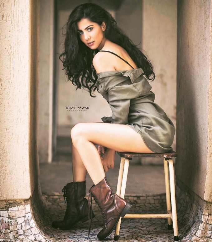 Actress Devika Singh Latest HOT Photoshoot Stills