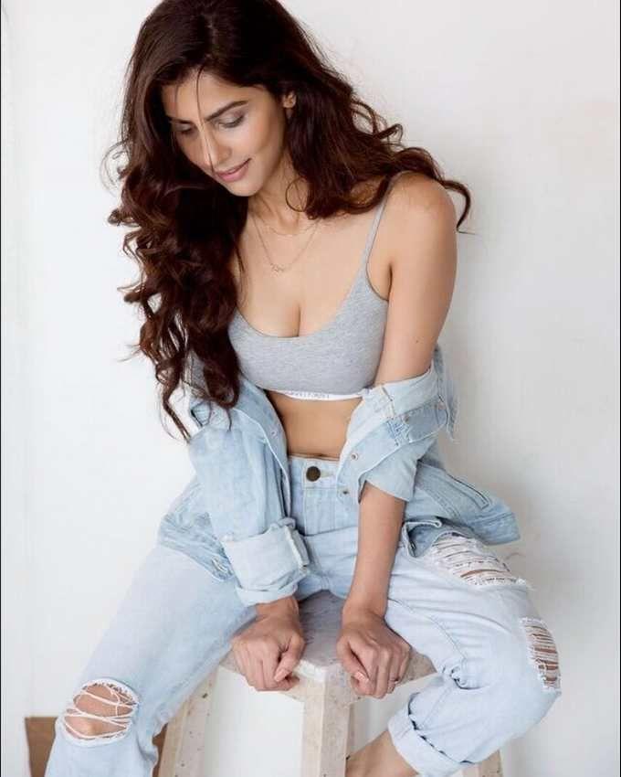 Actress Devika Singh Latest HOT Photoshoot Stills