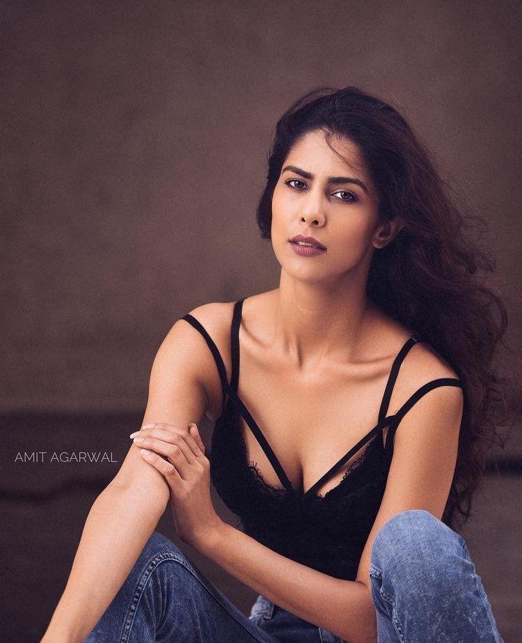 Actress Devika Singh Latest HOT Photoshoot Stills