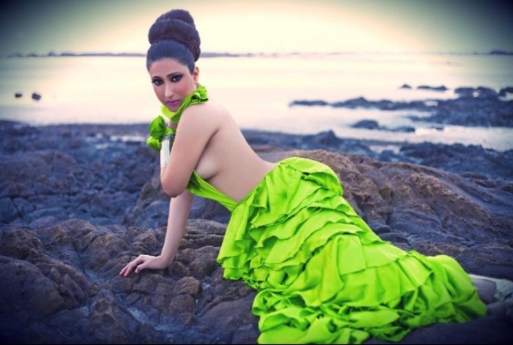 Actress Hot Cleavage Show Photos