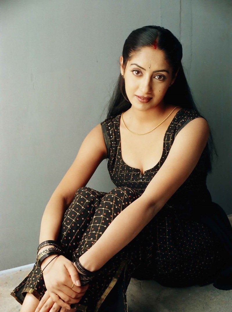 Actress Hot Spicy Cleavage Show Pics