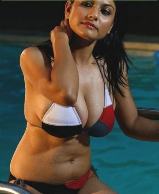 Actress Hot Spicy Cleavage Show Pics