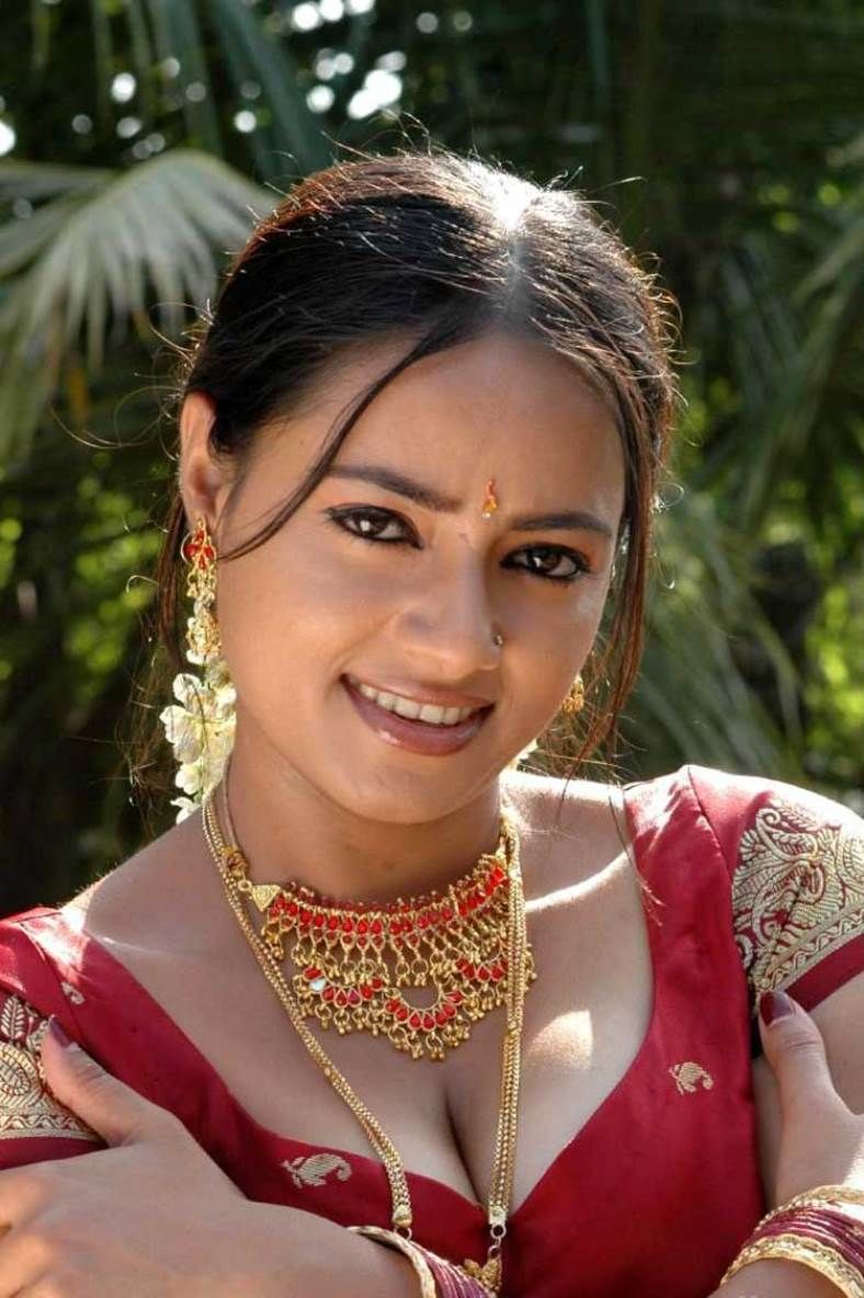 Actress Hot Spicy Cleavage Show Pics
