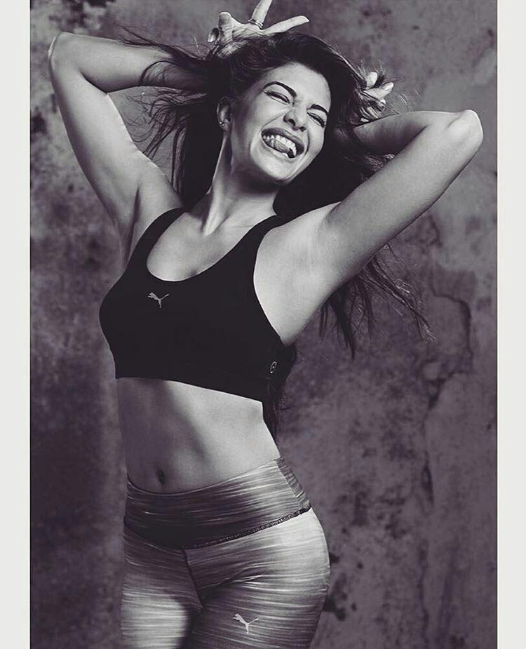 Actress Jacqueline Fernandez Hot Pics That Will Make You Slave Of Her Beauty