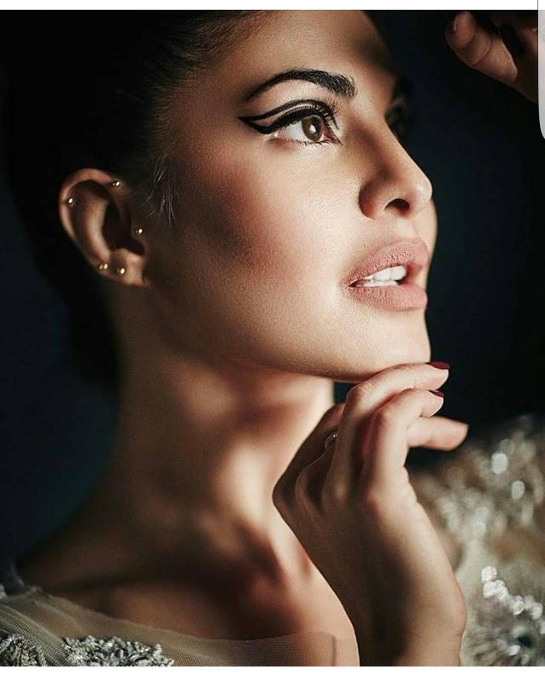 Actress Jacqueline Fernandez Hot Pics That Will Make You Slave Of Her Beauty