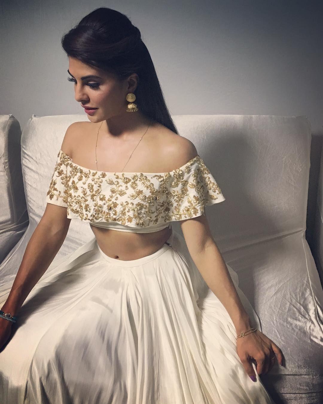 Actress Jacqueline Fernandez Hot Pics That Will Make You Slave Of Her Beauty