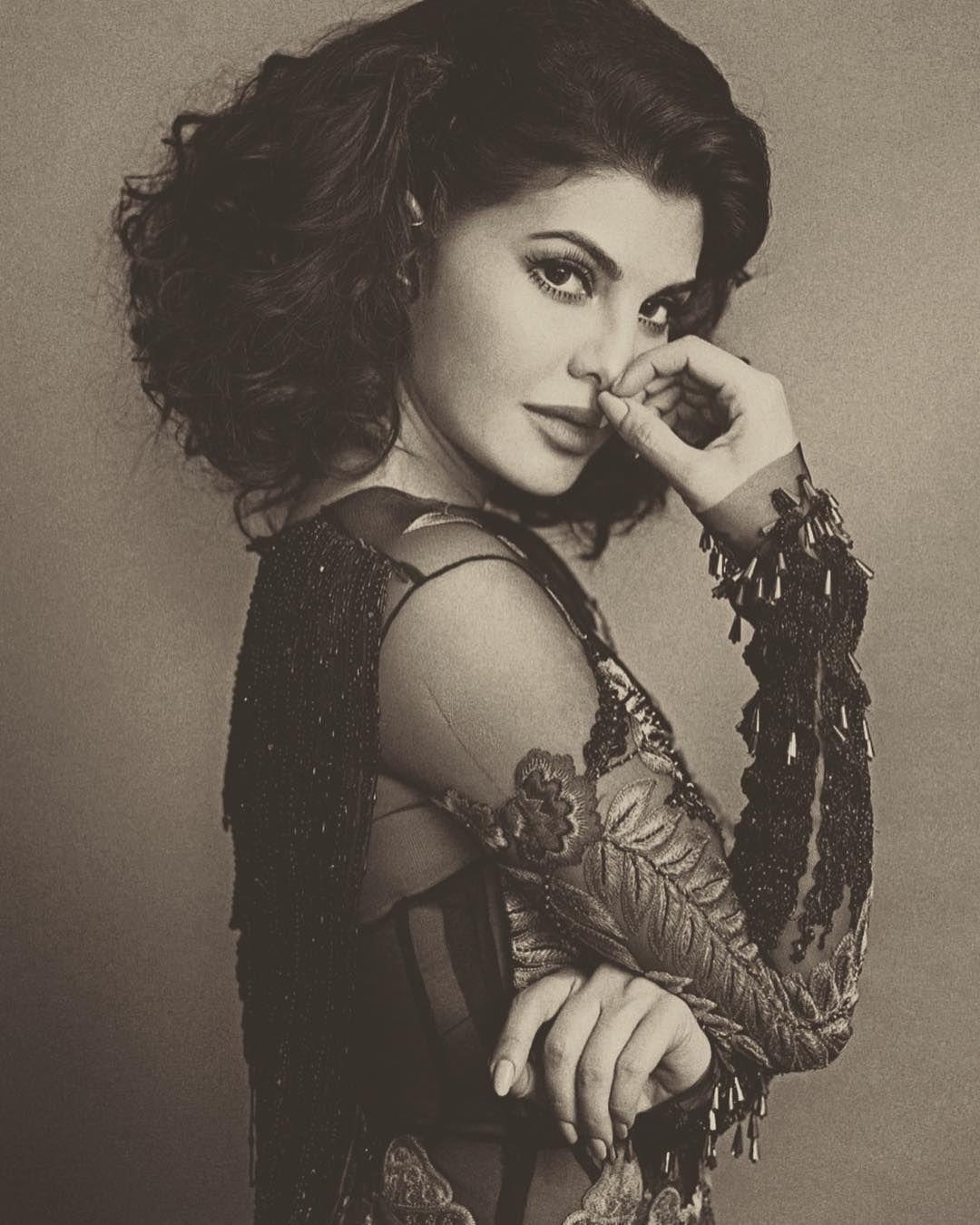 Actress Jacqueline Fernandez Hot Pics That Will Make You Slave Of Her Beauty