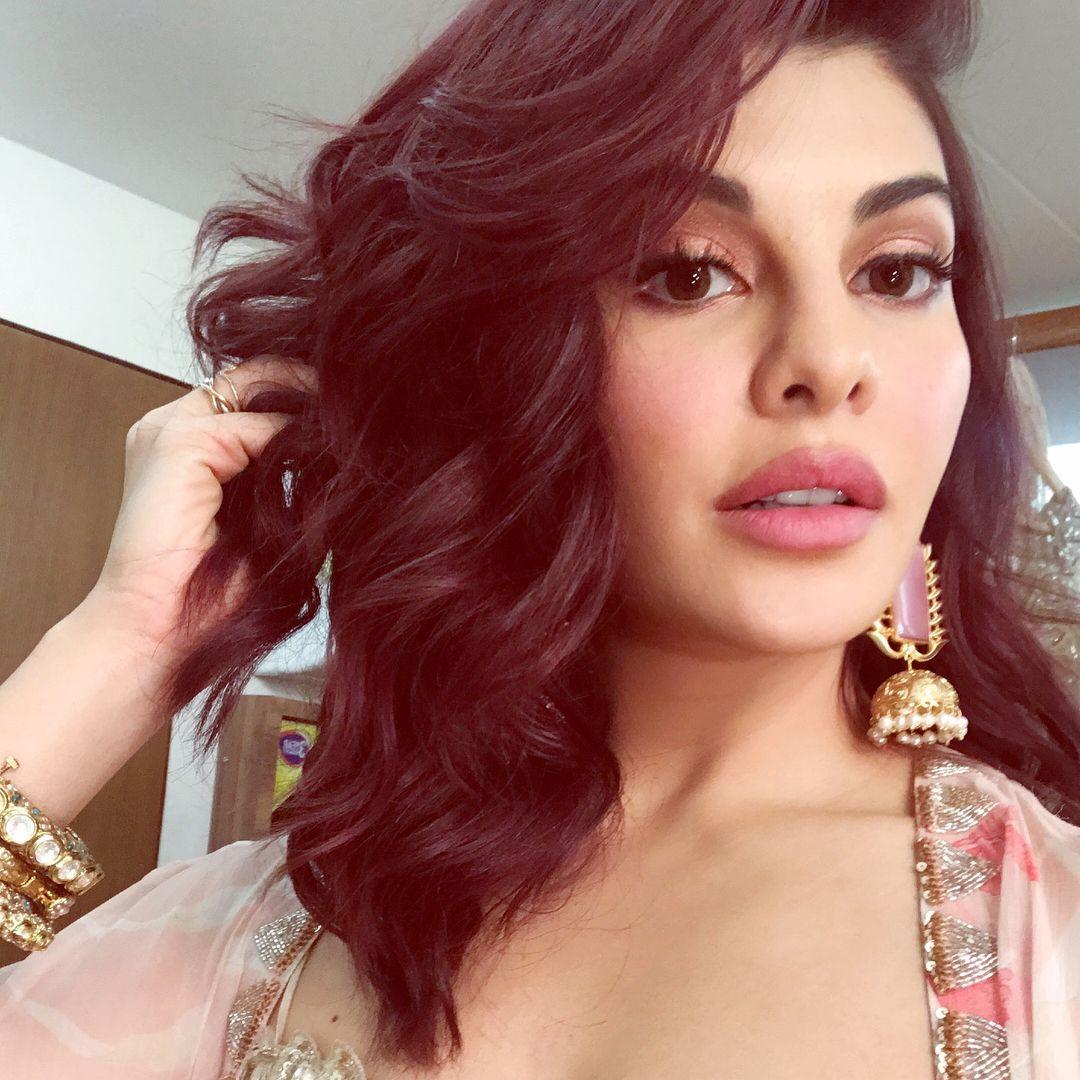 Actress Jacqueline Fernandez Hot Pics That Will Make You Slave Of Her Beauty