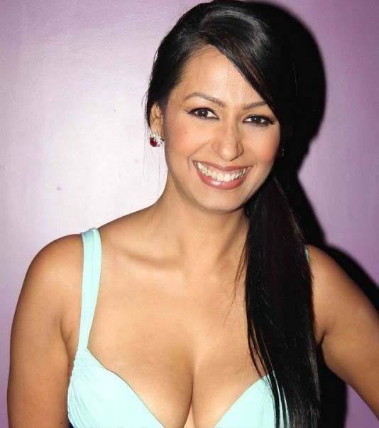 Actress Kashmira Shah Sexy Photos