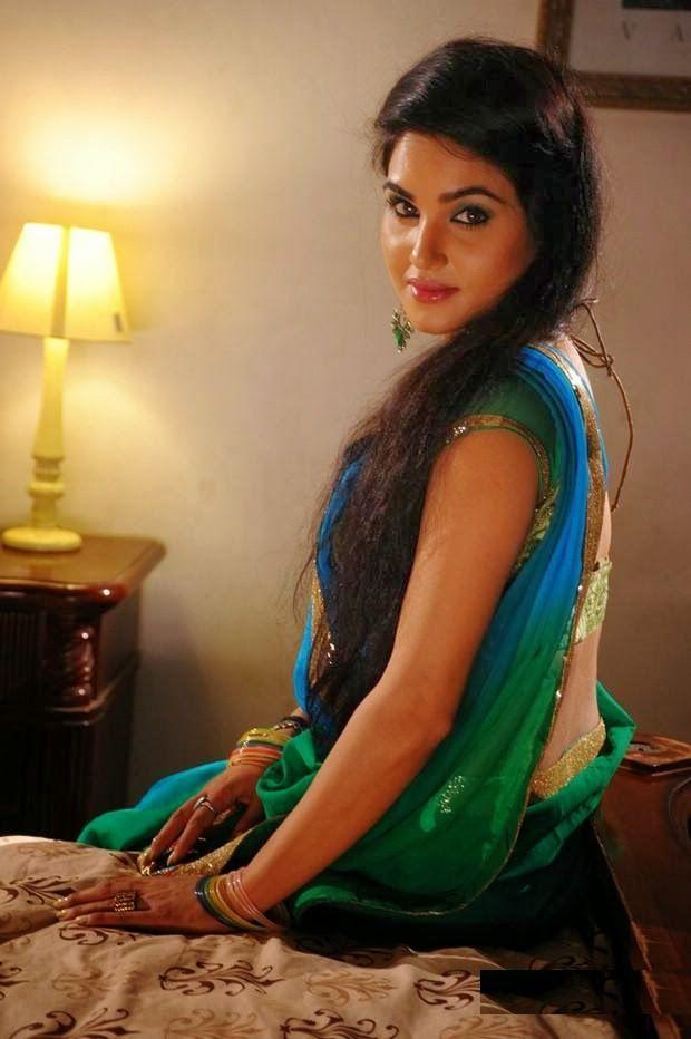 Actress Kavya Singh Sizzling Hot Photos in Saree's