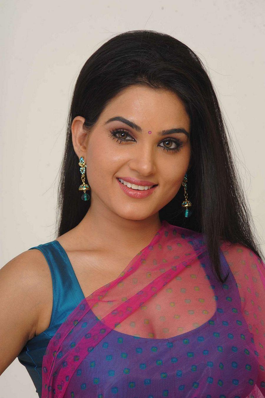 Actress Kavya Singh Sizzling Hot Photos in Saree's