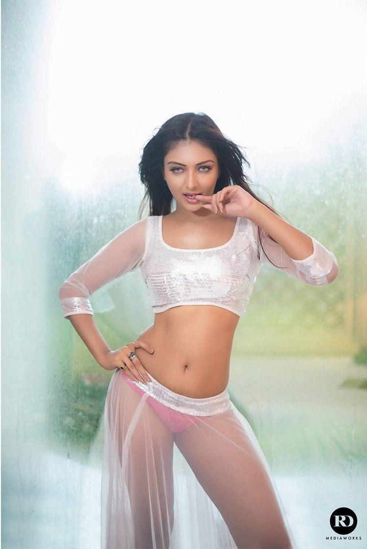 Actress Khushi Mukherjee's super HOT pics go viral yet again!
