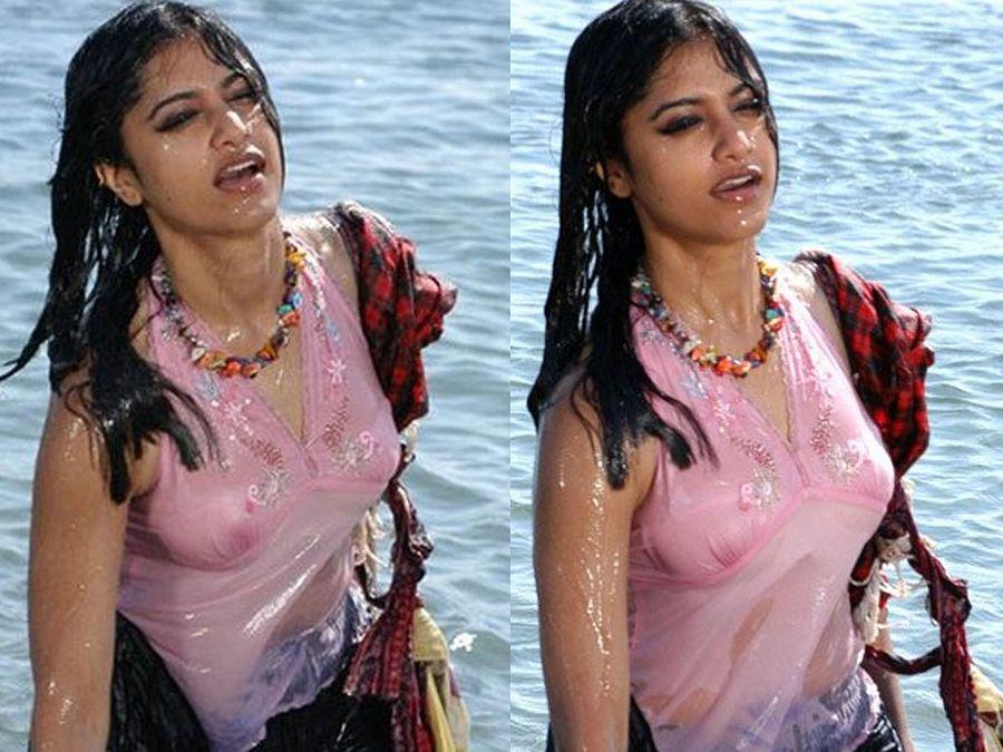 Actress Mamtha Mohandas Never Seen Hot & Spicy Wet Photos Collections