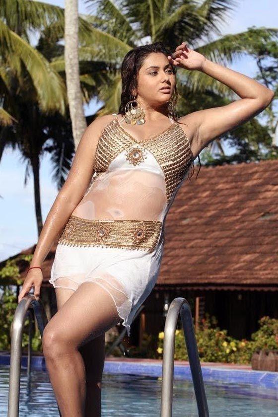 Actress Namitha Hot Navel & Cleavage Show Pics