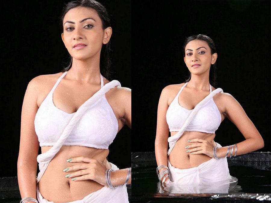 Actress Neelam Upadhyay Hot Sizziling Navel & Cleavage Show Stills