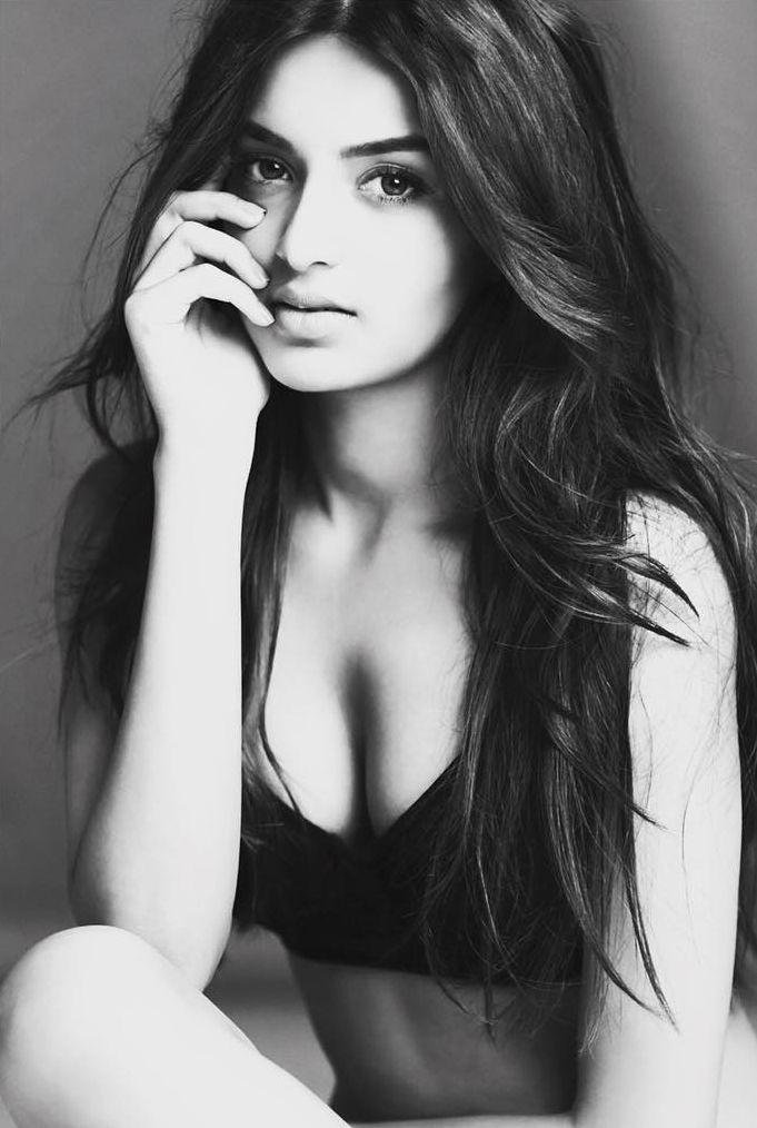 Actress Nidhhi Agerwal Hot Photos