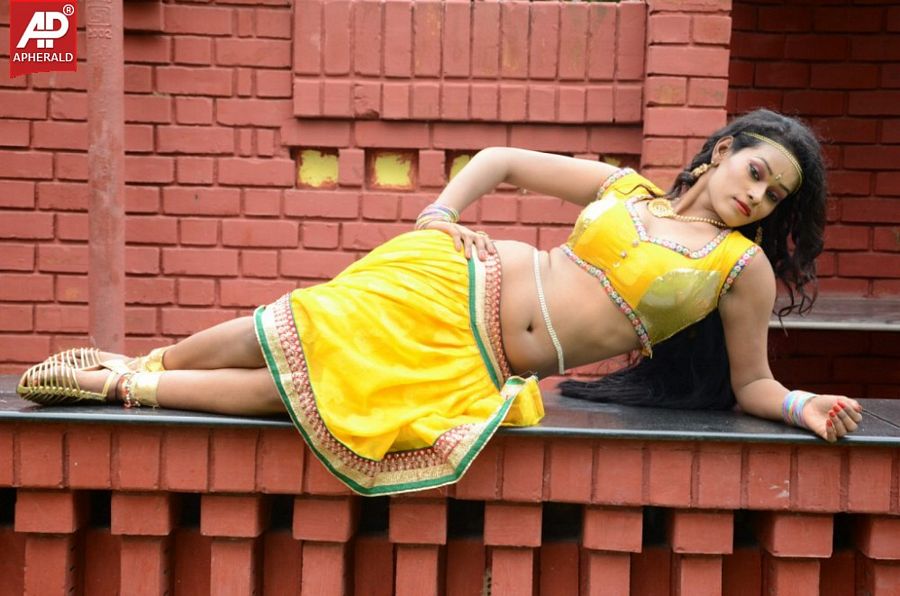 Actress Nisha Hot Sexy Photos