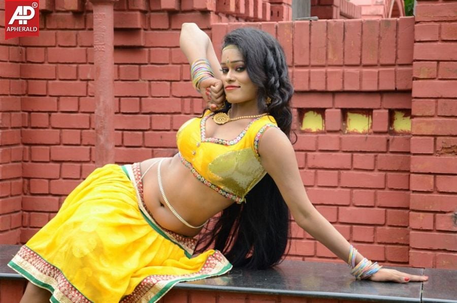 Actress Nisha Hot Sexy Photos