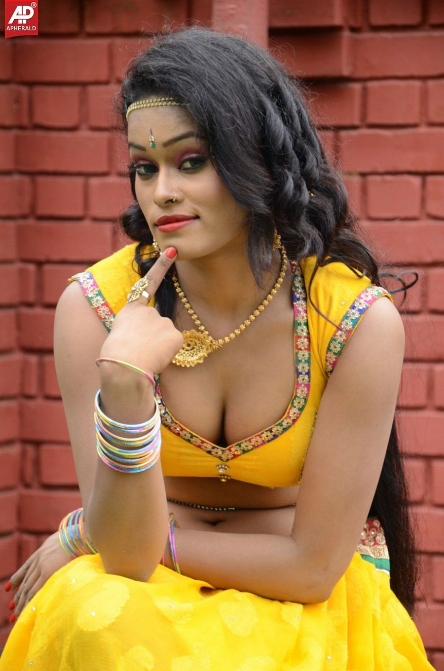 Actress Nisha Hot Sexy Photos