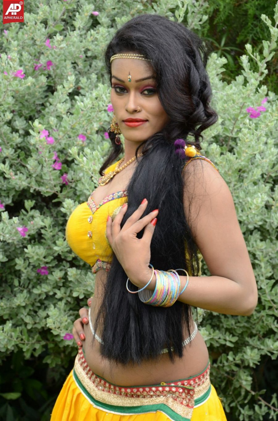 Actress Nisha Hot Sexy Photos