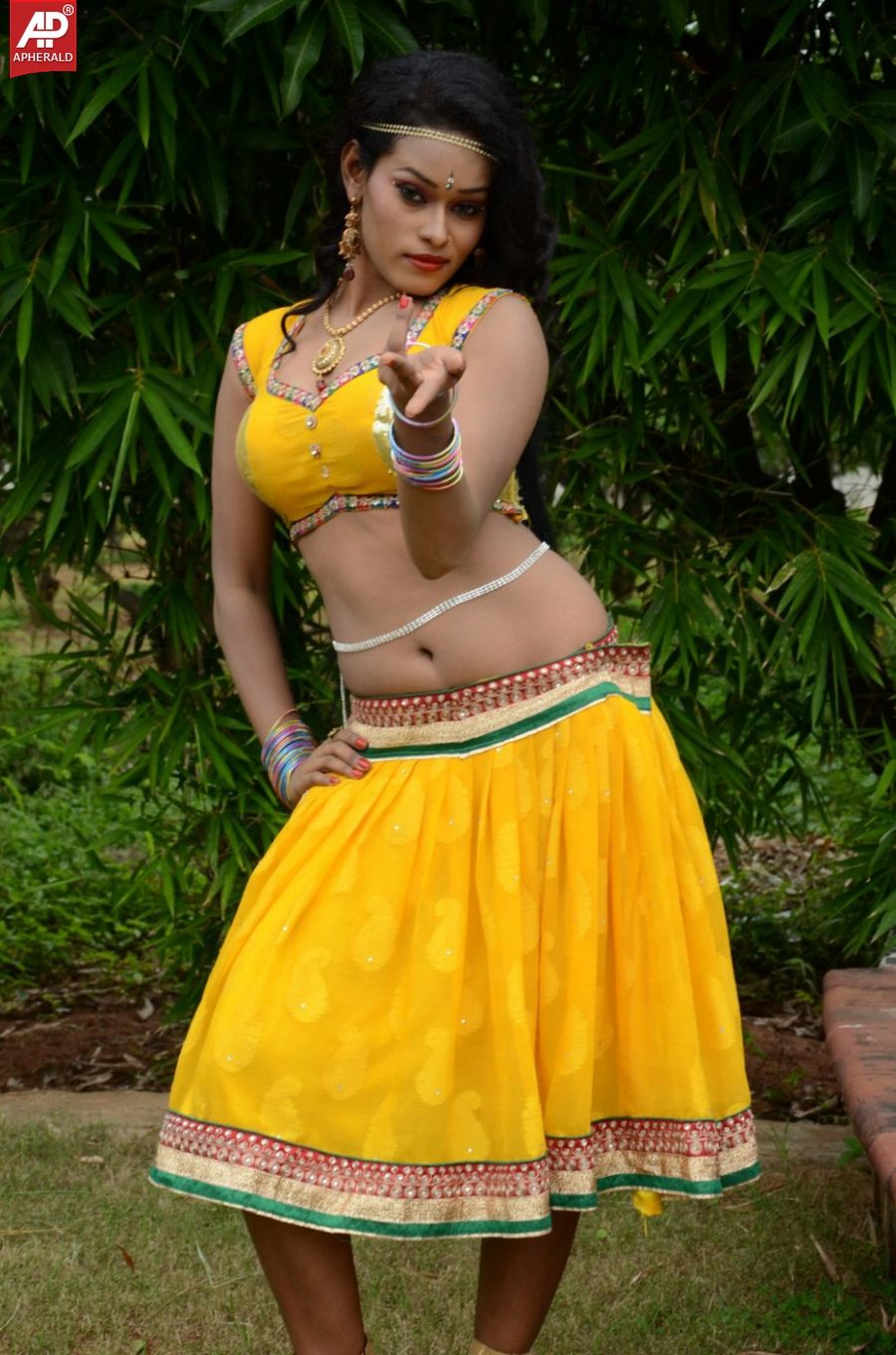 Actress Nisha Hot Sexy Photos