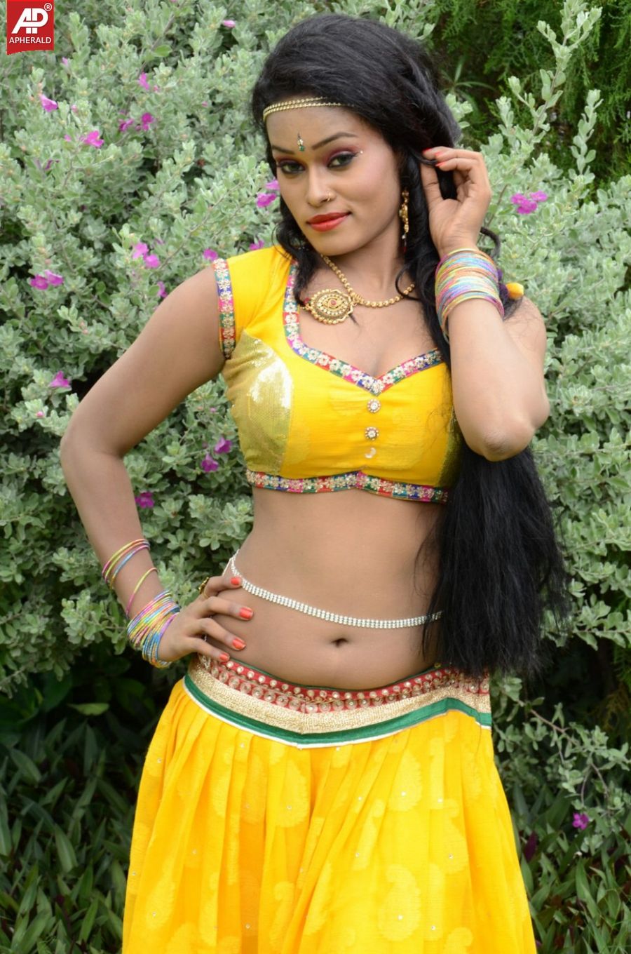 Actress Nisha Hot Sexy Photos