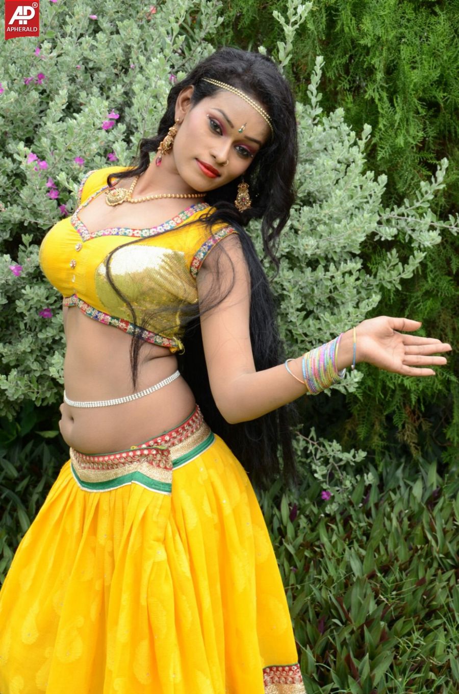 Actress Nisha Hot Sexy Photos