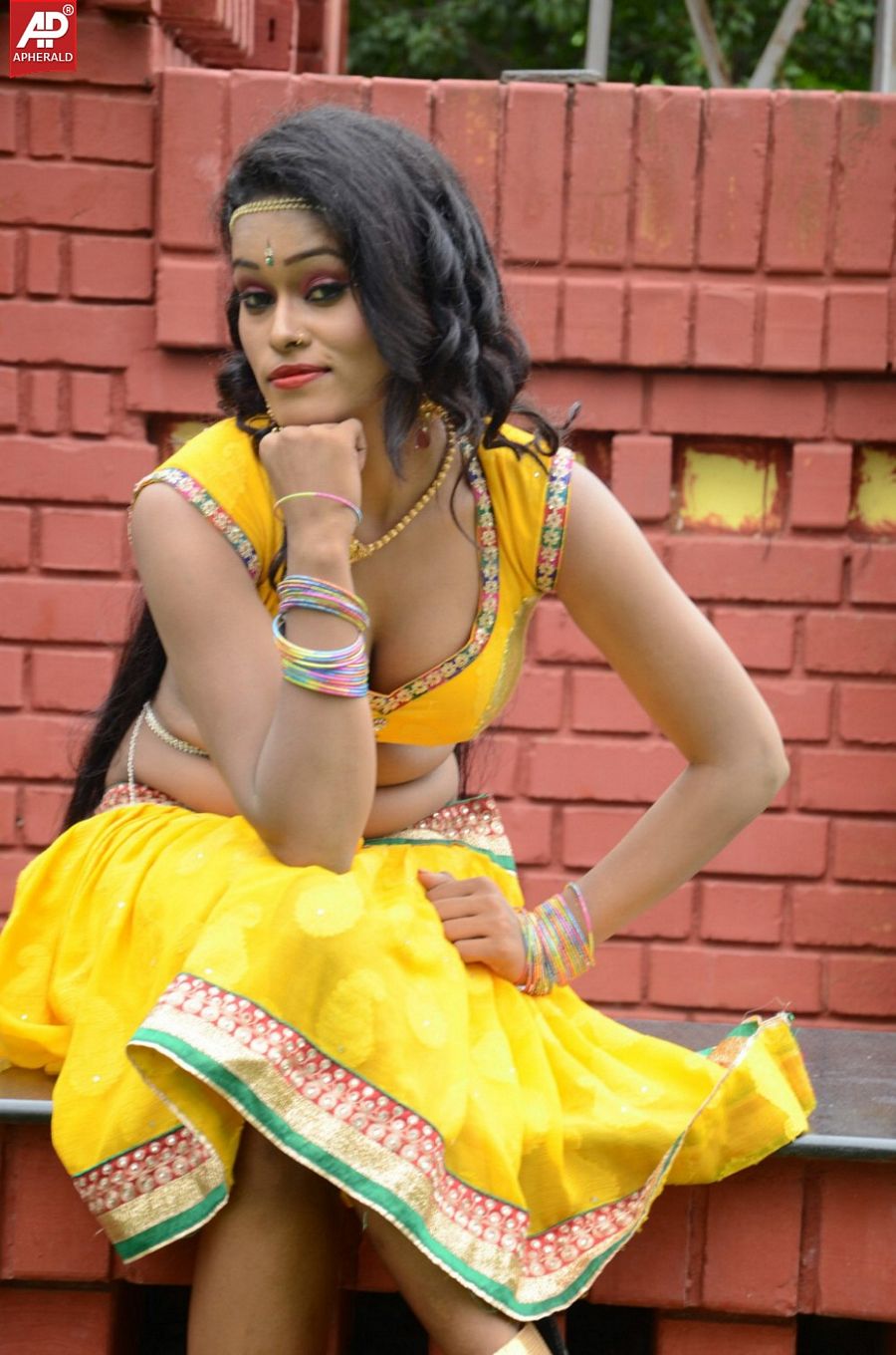 Actress Nisha Hot Sexy Photos