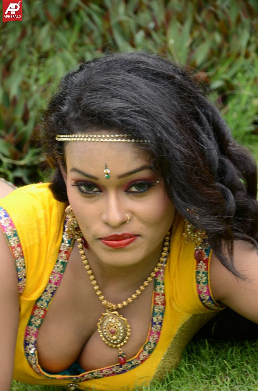 Actress Nisha Hot Sexy Photos