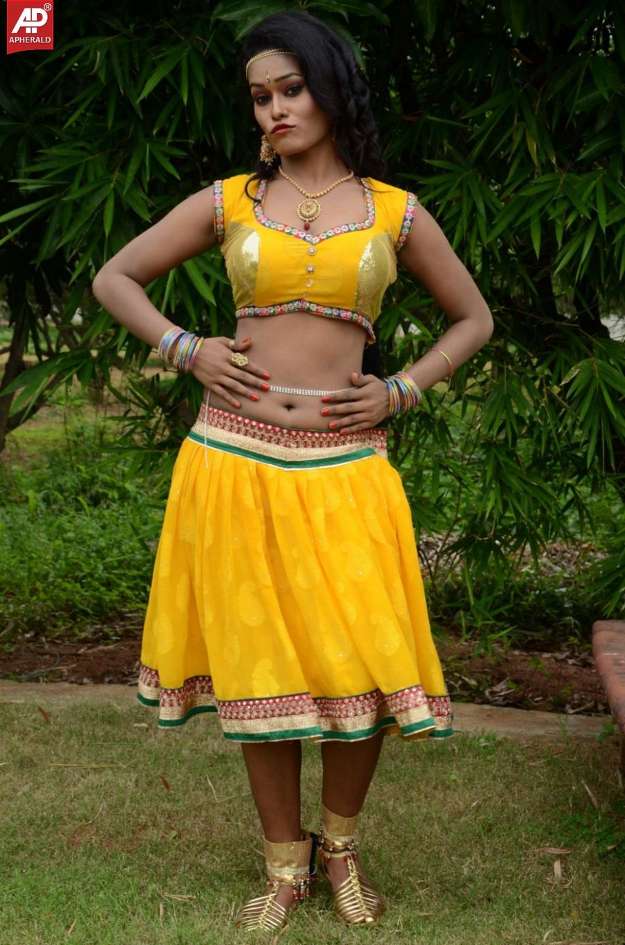 Actress Nisha Hot Sexy Photos