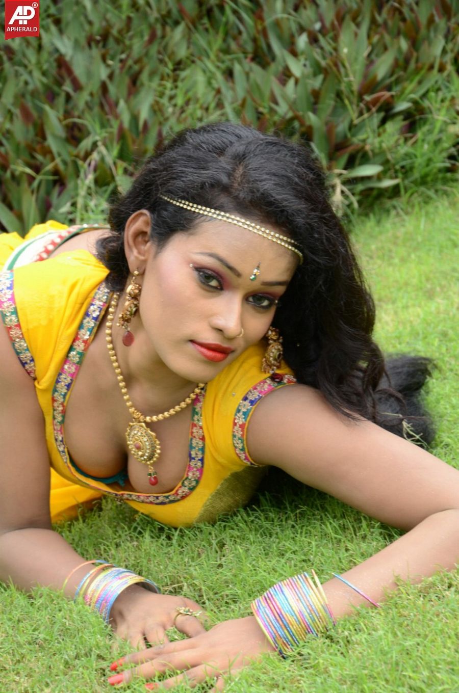 Actress Nisha Hot Sexy Photos