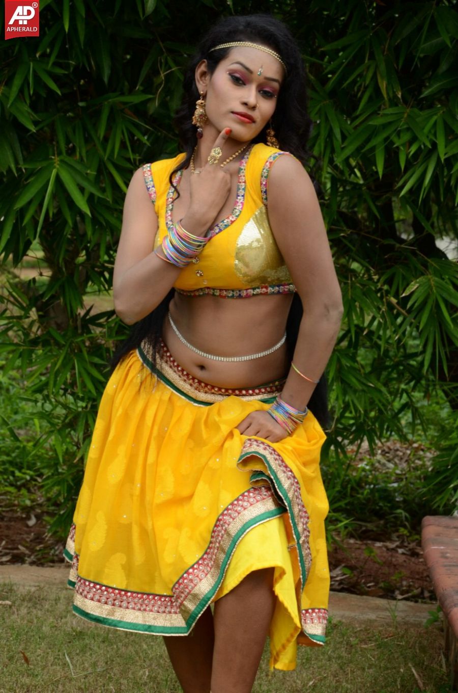 Actress Nisha Hot Sexy Photos