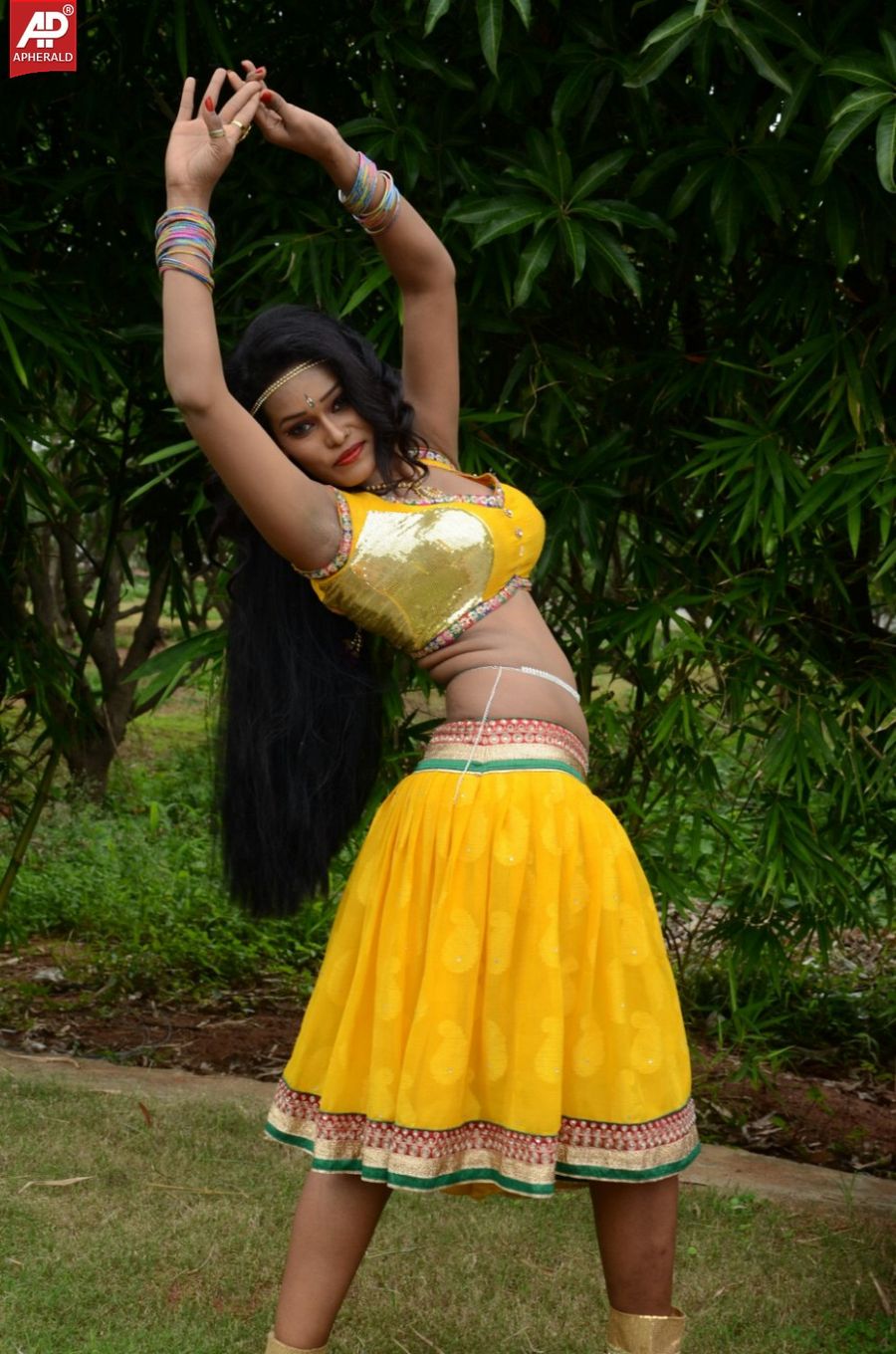 Actress Nisha Hot Sexy Photos