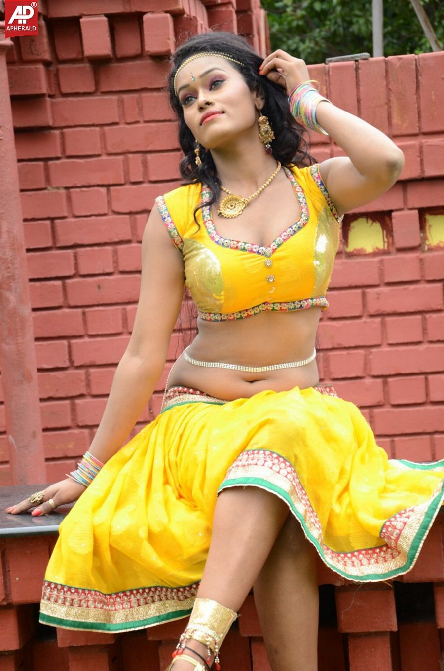 Actress Nisha Hot Sexy Photos