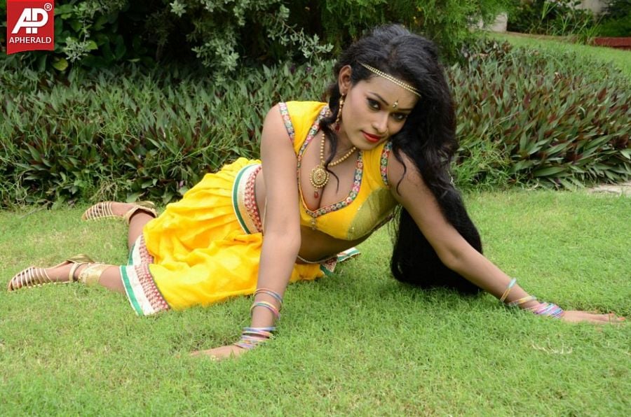 Actress Nisha Hot Sexy Photos