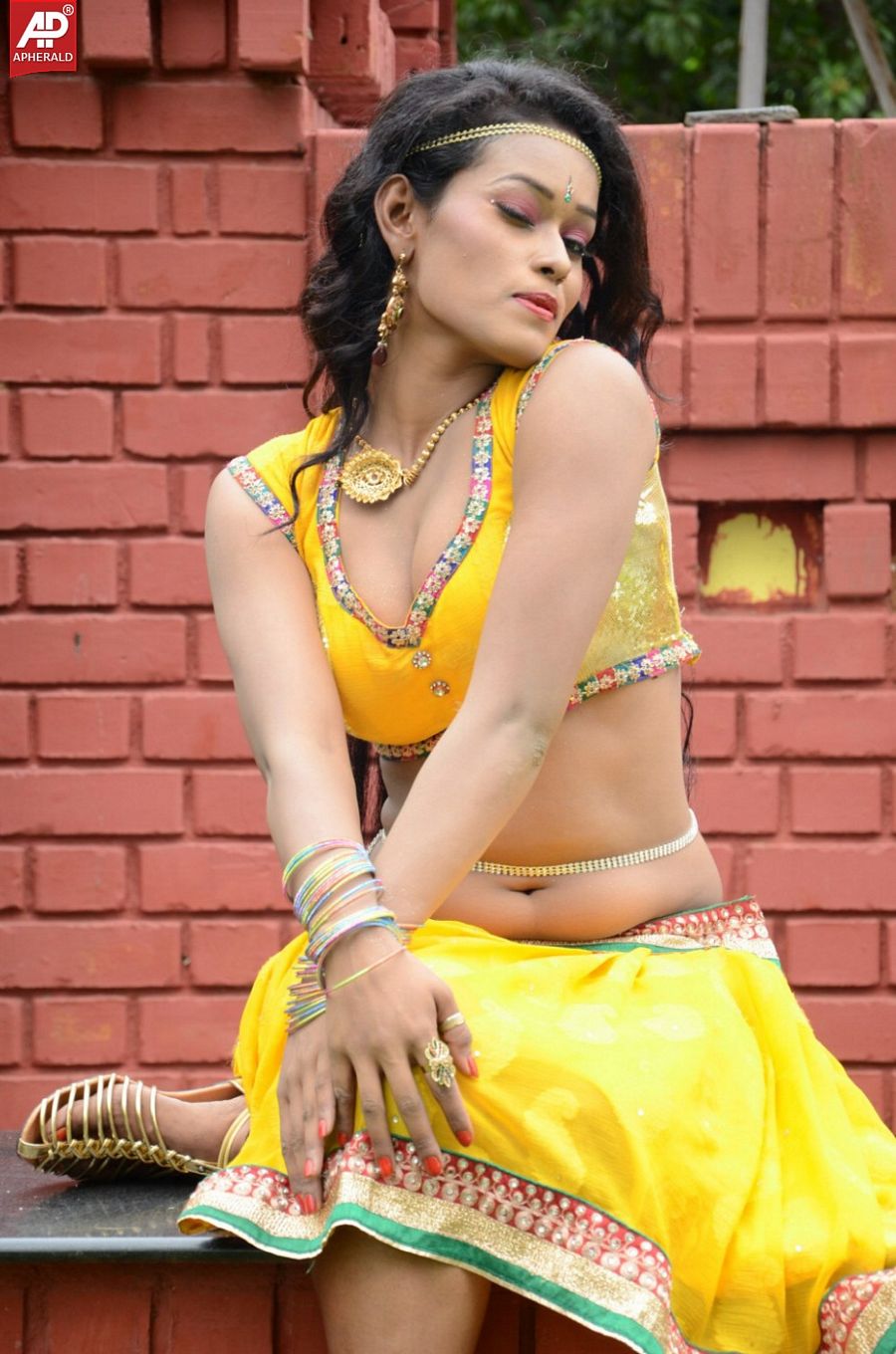 Actress Nisha Hot Sexy Photos