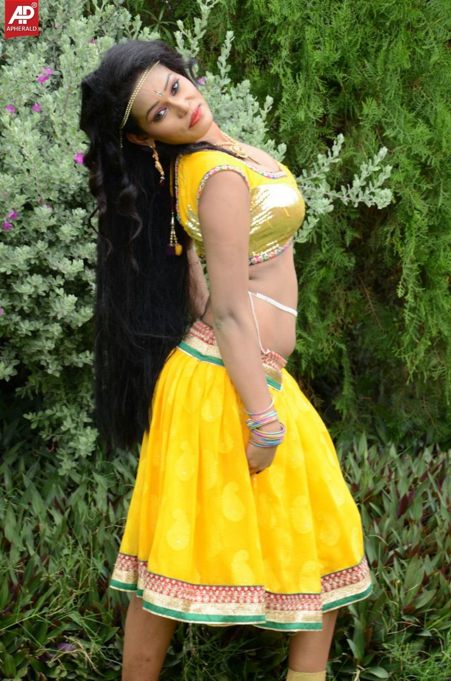 Actress Nisha Hot Sexy Photos