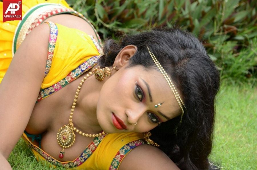 Actress Nisha Hot Sexy Photos