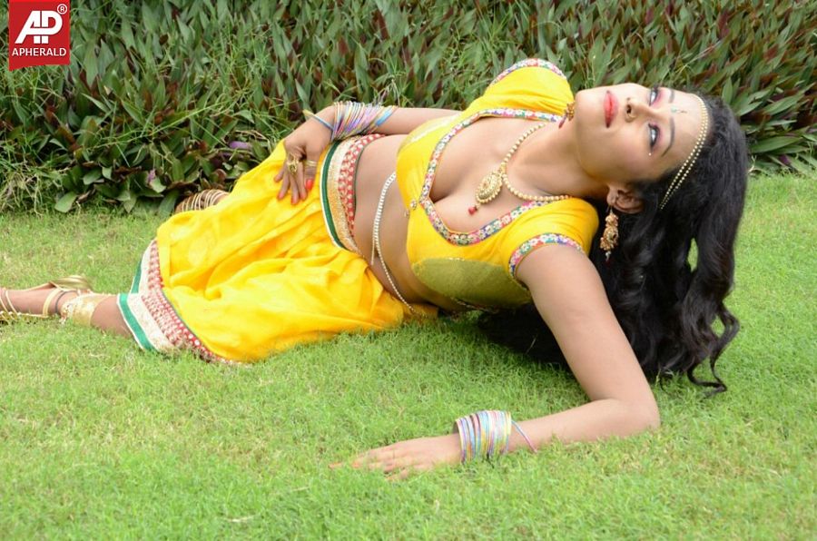 Actress Nisha Hot Sexy Photos