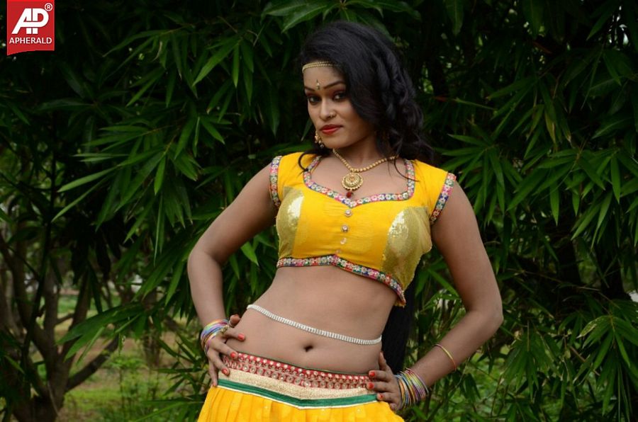 Actress Nisha Hot Sexy Photos