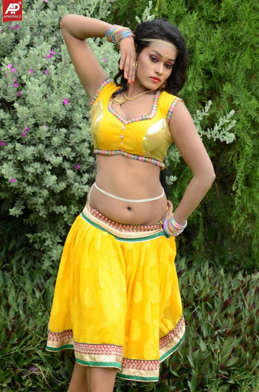 Actress Nisha Hot Spicy Gallery