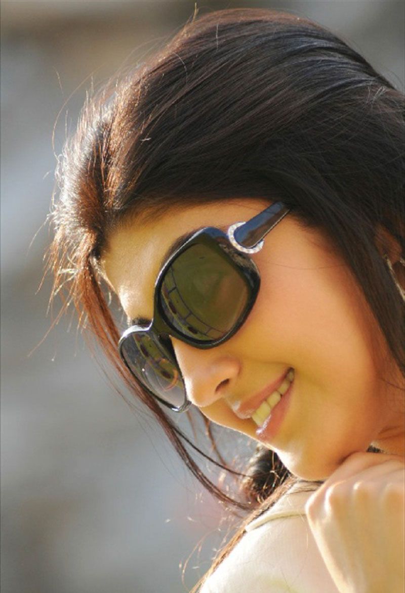 Actress Pranitha Spicy Pictures