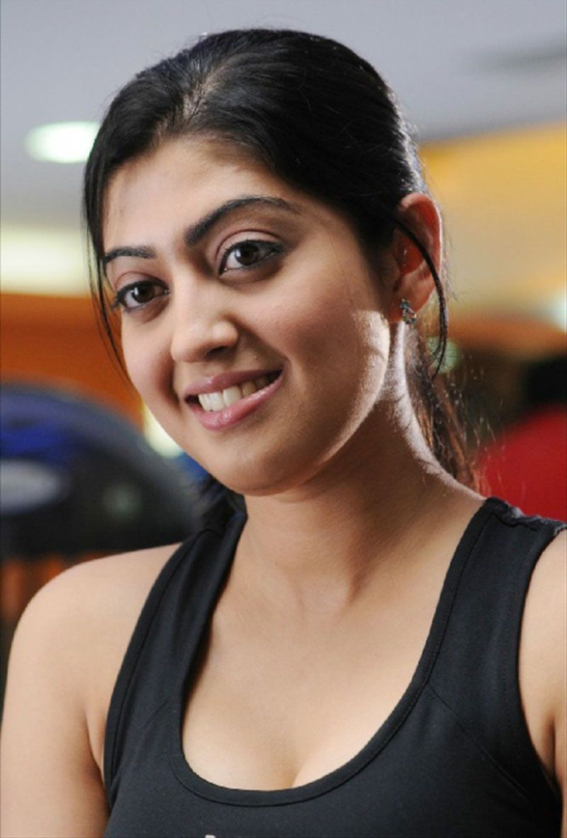 Actress Pranitha Spicy Pictures