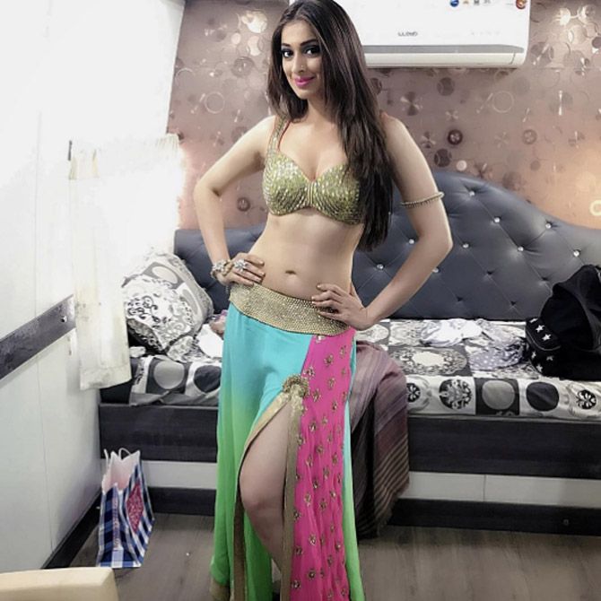 Actress Raai Laxmi Sexy Hot Pics